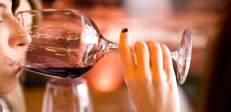 Rượu vang lợi hay hại? Có nên uống rượu vang mỗi ngày không?